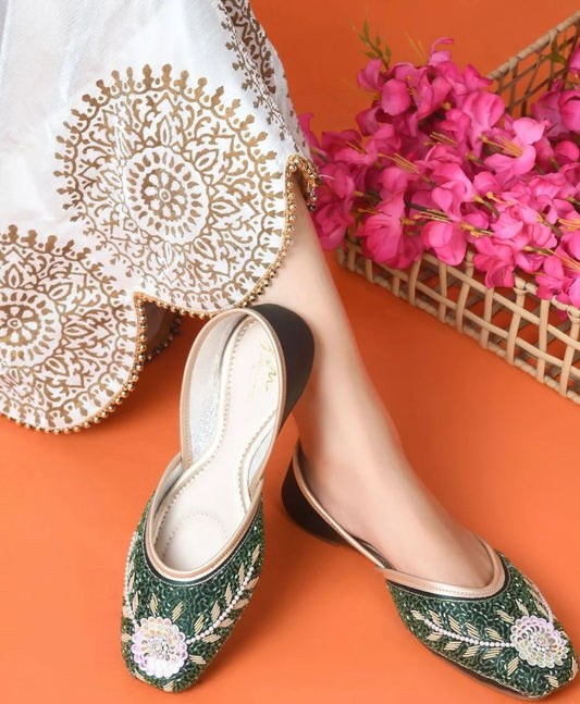 Women Embellished Ethnic Flats